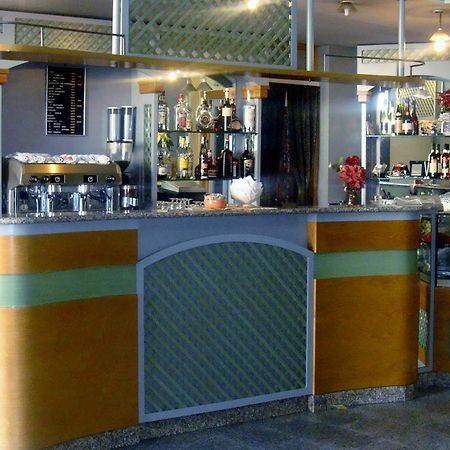Hotel Centrale Quartu SantʼElena Екстериор снимка