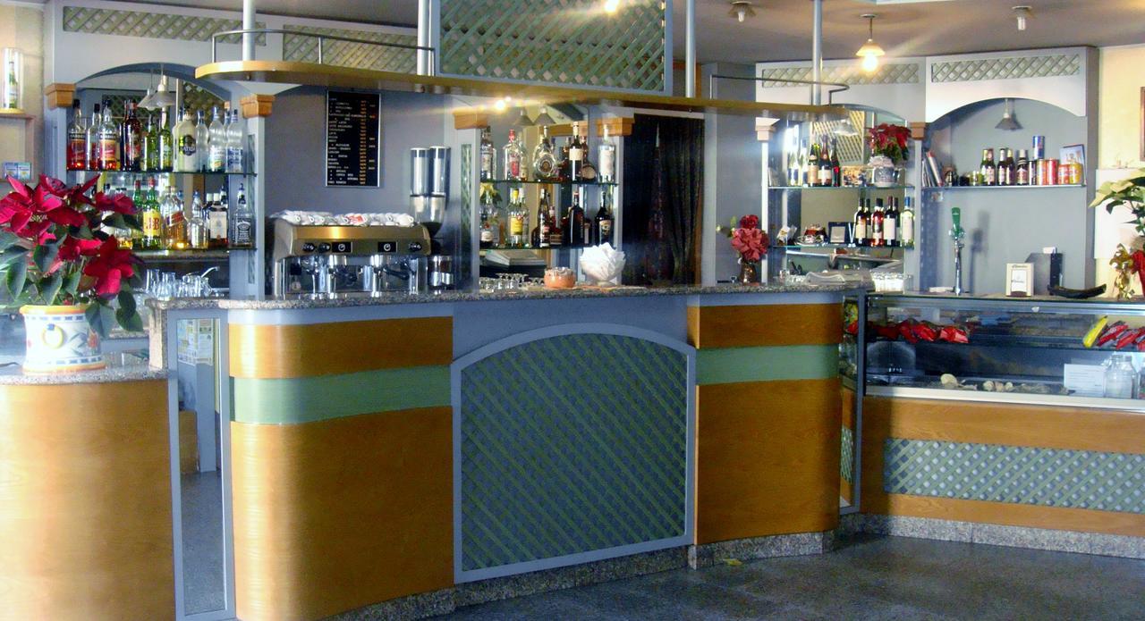 Hotel Centrale Quartu SantʼElena Екстериор снимка