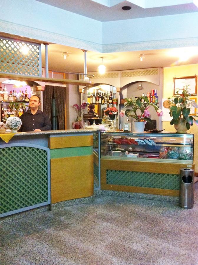 Hotel Centrale Quartu SantʼElena Екстериор снимка