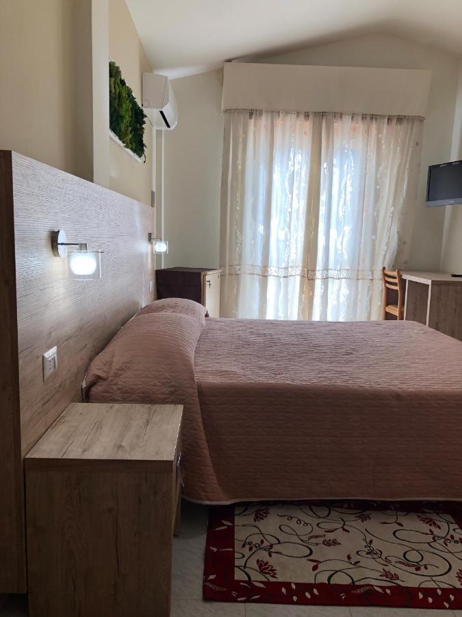 Hotel Centrale Quartu SantʼElena Екстериор снимка
