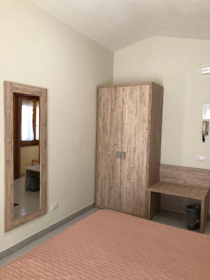 Hotel Centrale Quartu SantʼElena Екстериор снимка
