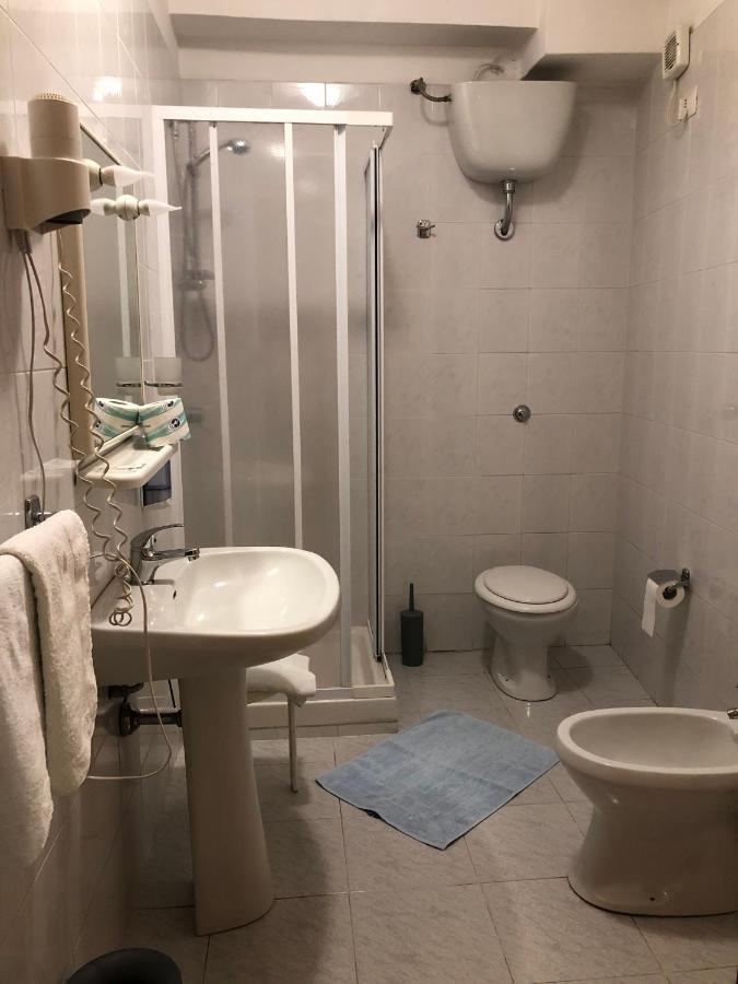 Hotel Centrale Quartu SantʼElena Екстериор снимка