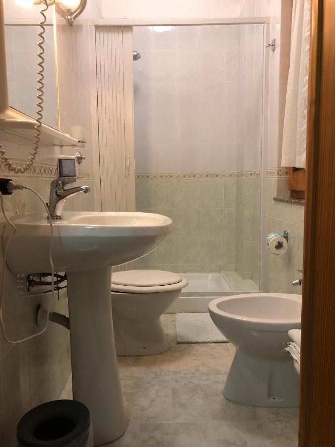 Hotel Centrale Quartu SantʼElena Екстериор снимка