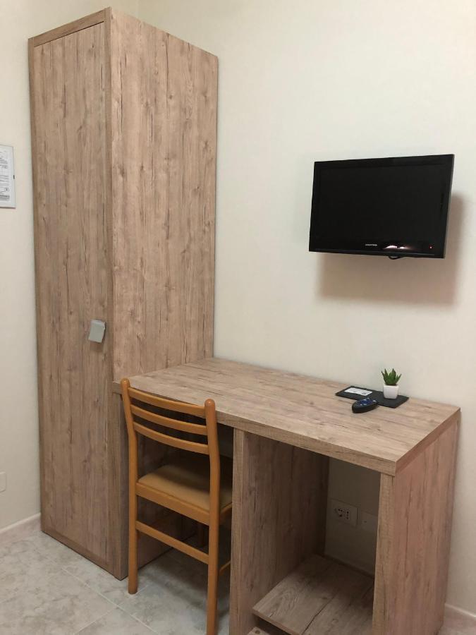 Hotel Centrale Quartu SantʼElena Екстериор снимка