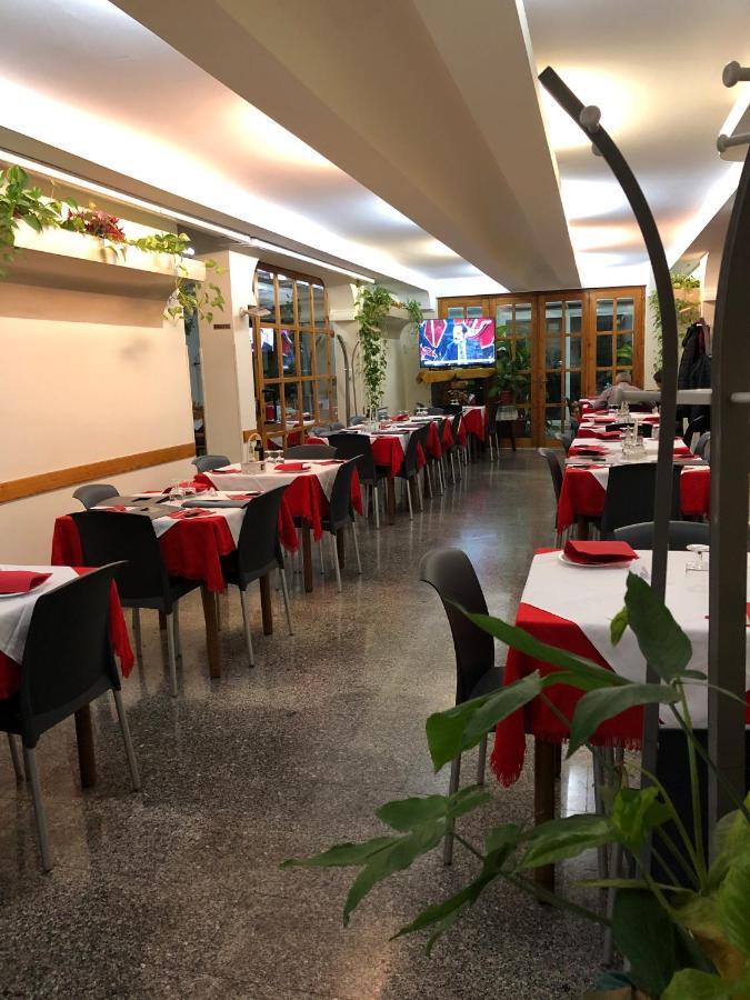 Hotel Centrale Quartu SantʼElena Екстериор снимка